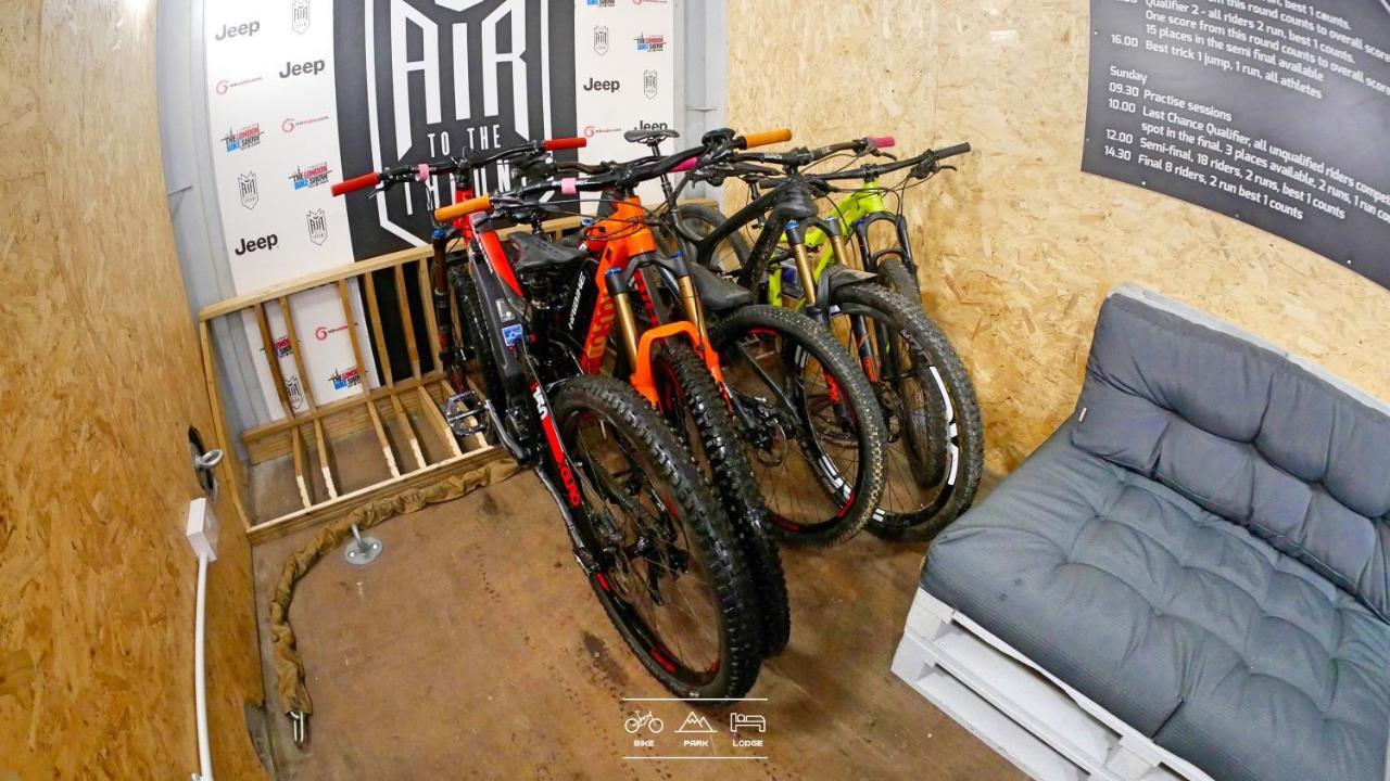 Bike Park Lodge Merthyr Tydfil Exterior foto